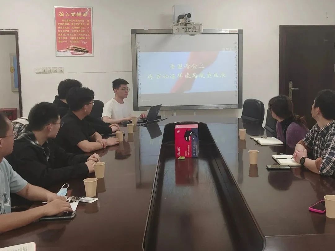 我校师生代表热议全国两会召开-滁州职业技术学院